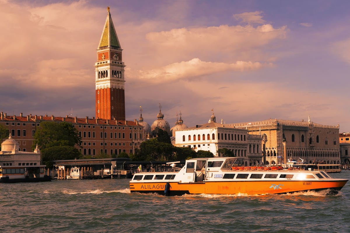 Experience the Charm of Venice: Travel Deals You Can’t Miss