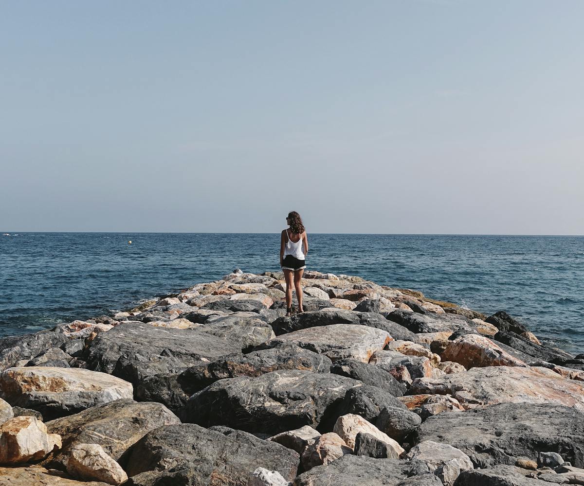 Viajar con un presupuesto limitado: Guía de Expedia sobre destinos y alojamientos asequibles